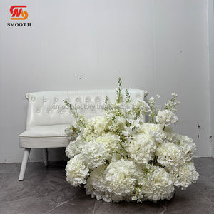 Chemin de table en fleurs d'hortensia blanches élégantes faites à la main par LEDA, décoration douce pour les mariages, les événements, les anniversaires, la Saint-Valentin - Product Image 2