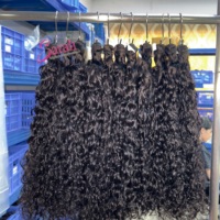 Vente en gros d'extensions de cheveux vierges humains non transformés à 100% cuticules alignées paquets de cheveux vietnamiens bouclés birmans cambodgiens bruts
