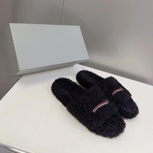 Pantuflas de cachemira negras de bajo precio para uso doméstico, que ofrecen excelente resistencia al deslizamiento y comodidad con un diseño de punta única. - Product Image 1