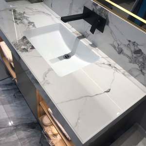 Mueble de Baño Moderno con Espejo Inteligente Estilo Hotel, Material de Madera con Tira de Luz y Lavabo Curvo Combinado - Product Image 3