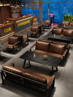 En vente table de café et ensemble de chaises thème western restaurant bar pub stand deux places canapé salle à manger table en bois pied en métal chaise en cuir