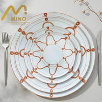 Assiette de présentation en céramique vintage peinte à la main, motif ligne ondulée, en porcelaine, pour mariages, événements, traiteur et location