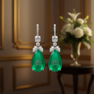 Orecchini Pendenti Iml Vigneron & Bignons con Gemma Verde, Oro Bianco, Taglio Principessa, Montatura a Goccia, Lussuosi Orecchini da Sposa per Donna - Product Image 2