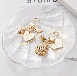 Fashion Elegant Heart Shaped <b>Shell</b> Imitation Pearl Keychain Metal Bag Pendant Gold Letter Jewelry Earphone Gift for Women - Product Image 2