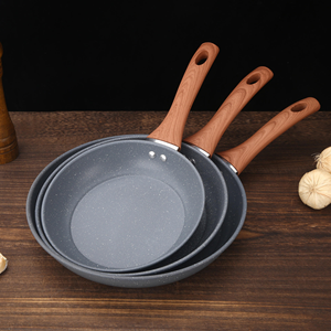 Juego de utensilios de cocina antiadherentes de hierro fundido de 5 capas con mango de madera, capacidad de 1-2L, <span class=keywords><strong>para</strong></span> mini ollas eléctricas de pan, pastel, pizza y paella - Product Image 1