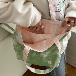 Bolsa de Compras Reutilizable de Lona Tie-Dye Hecha a Mano, Ecológica, de Algodón, con Patrones Únicos y Logotipo Personalizado - Product Image 3