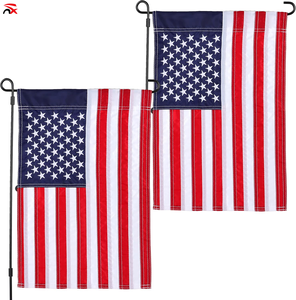 Venta caliente personalizado 12 "x 18" Estrellas bordadas y rayas cosidas Bandera de jardín Americano bandera de patio decorativa patriótica - Product Image 1