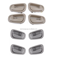 Poignée de porte intérieure de pièces automobiles pour Toyota Corolla 98-02 RH 69205-02050 LH 69206-02050 Poignée de porte de voiture