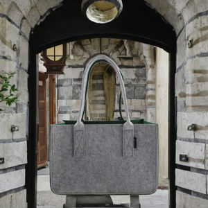 Poignées de sac cadeau fourre-tout en feutre robuste de grande taille pour transporter des articles essentiels Autres articles disponibles Ele Sacs à main - Product Image 3