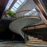 Escalier en colimaçon rotatif sur mesure pour villa, extérieur, en acier, bois, fer forgé, bois massif, verre