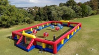 Terrain de football gonflable Zorb personnalisé pour la vente en direct d'usine – Arène de soccer à bulles gonflable