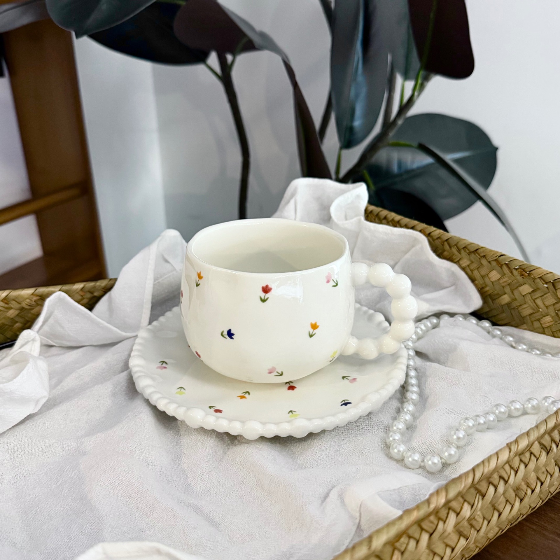 Piccola tazza colorata a forma di tulipano 320ml + piattino 16cm