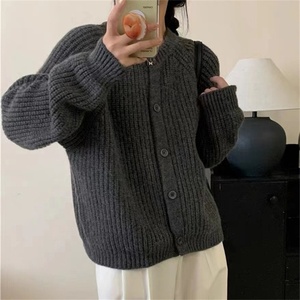 Suéter cárdigan de invierno para mujer, nueva lana gruesa, suelta, <span class=keywords><strong>manga</strong></span> murciélago, botón informal, logotipo tejido en la parte delantera, <span class=keywords><strong>chaqueta</strong></span>, Tops, venta al por mayor - Product Image 4