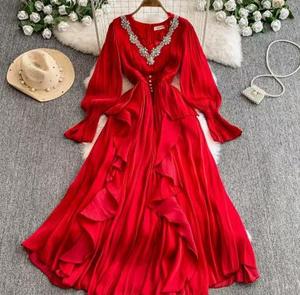 Nuevo vestido de gasa para mujer de estilo francés de alta gama, elegante vestido largo maxi con cuello en V y volantes. - Product Image 4