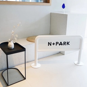 Panneau vertical mobile en métal pour porte de magasin extérieur, <span class=keywords><strong>barrière</strong></span> d'isolation, signalisation <span class=keywords><strong>anti</strong></span>-<span class=keywords><strong>Stationnement</strong></span> - Product Image 2