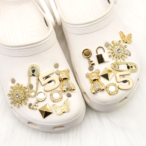 2025 sabots en métal design avec haut de gamme <span class=keywords><strong>or</strong></span> <span class=keywords><strong>ours</strong></span> en peluche gros cristal gemmes perle chaîne <span class=keywords><strong>d</strong></span>écoration luxe chaussure charme - Product Image 5