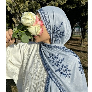 Pañuelo largo de poliéster para mujer, de seda de isla transpirable, suave y agradable para la piel, con borde ondulado bordado de color liso, ideal para comercio exterior. - Product Image 2