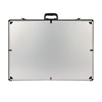 Boîte d'ombre en verre trempé en aluminium de vitrine de carte de sport argentée pour le stockage de carte de collection