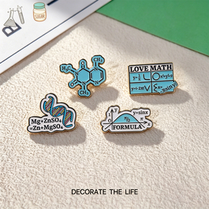 Pins en émail personnalisés sur le thème de la science, motif microscope, <span class=keywords><strong>ADN</strong></span>, table périodique, badge en émail souple pour les travailleurs de laboratoire et les enseignants - Product Image 3