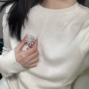 เทรนด์แฟชั่นยุโรป-อเมริกัน บุคลิกภาพโดดเด่น เข็มกลัดรูปโบว์ สำหรับเสื้อแจ็คเก็ต เสื้อสเวตเตอร์ กระเป๋า ผ้าพันคอ สไตล์เกาหลี - Product Image 4