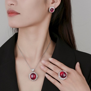 Ensemble de bijoux de mariage écologiques en cuivre avec zircon rouge lisse en forme d'étoile à six branches (18*20mm) : collier, boucles d'oreilles et bague - Product Image 6