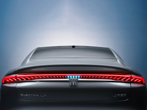 Modèle phare 2025 pour la berline de luxe Electra L7 Avenir avec système City NOA, 27 haut-parleurs, sièges Nappa, autonomie CLTC de 302 km, 252 kW, 400 Nm - Product Image 4