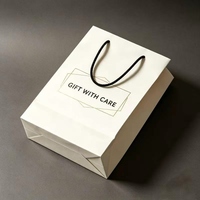 Sac cadeau en papier kraft avec logo personnalisé, poignée en corde de coton, recyclable, imperméable, durable, style luxueux pour l'emballage de cadeaux de vacances