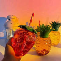 Gobelet de Fête Fraise 500 mL en Plastique, Mignon, Transparent et Lumineux avec Paille, pour Jus, Lait ou Thé