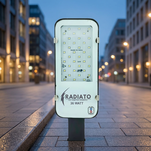 Lampadaire LED professionnel en verre de 36 watts, corps en fonte durable avec verre optique transparent pour une éclairage extérieure améliorée - Product Image 1