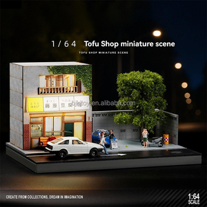 ฉากจำลองร้านเต้าหู้ฟูจิวาระ ขนาด 1:64 พร้อมไฟส่องสว่าง และโมเดลรถอัลลอยด์ ฉากโรงจอดรถไดโอรามา ขนาด 1/64 ลานจอดรถ ของเล่นไดแคสต์ - Product Image 2