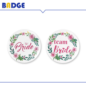 Set di spille a tema foresta incantevole per addio al nubilato, per la futura sposa e le damigelle d'onore, collezione di badge botanici per la squadra della sposa - Product Image 3