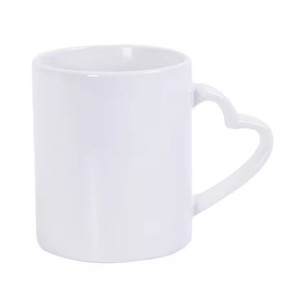 Tasses à <span class=keywords><strong>café</strong></span> en céramique à sublimation vierges <span class=keywords><strong>de</strong></span> 11 oz avec poignée en forme <span class=keywords><strong>de</strong></span> cœur, <span class=keywords><strong>de</strong></span> haute qualité et très demandées, pour personnalisation sur mesure - Product Image 1