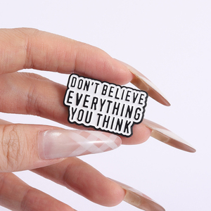 Pin de Esmalte con Frase Divertida 'No Creas Todo lo que Piensas', Reflexión Personal, Conciencia Crítica, Broche, Insignia para Solapa - Product Image 4