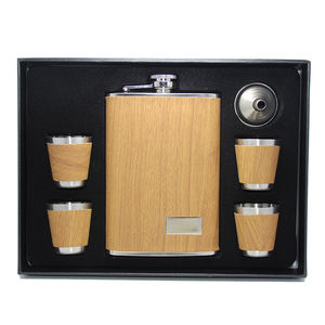 ชุดขวดเหล้าสแตนเลส 9 ออนซ์ พร้อมกล่องของขวัญ 1 ชุด ประกอบด้วยกรวย 1 อัน แก้วช็อต 4 ใบ ขวดวิสกี้  วัสดุไม้  หนัง PU  สำหรับใส่เหล้า - Product Image 1