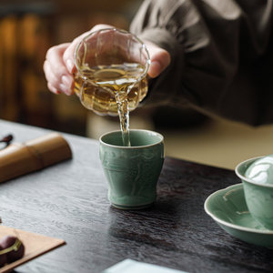 Taza de Té de Cerámica Guanlan Yue Kiln Celadon Shadow Carved, Taza de Degustación Personal, Estilo Chino Tradicional, Taza Individual - Product Image 2