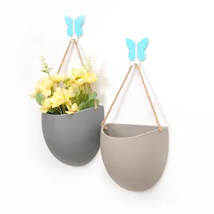 Vasi da fiori da parete angolati all'ingrosso di nuovo Design che appendono un vaso da fiori in plastica colorato sostenibile