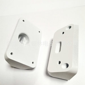 Brida de aluminio, componente metálico personalizado, diseño biselado pintado para ensamblaje mecánico - Product Image 3