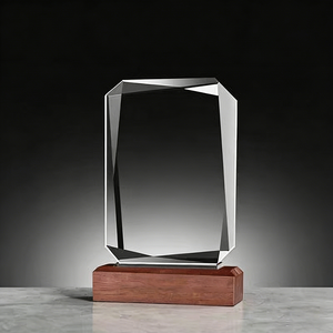 Trofeo de Cristal Cuadrado Transparente al por Mayor con Base de Madera, Placa de Vidrio para Grabado Láser <span class=keywords><strong>o</strong></span> Impresión UV - Product Image 1