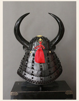 Casque Kabuto de samouraï japonais fait main avec grand ornement en corne de taureau, masque Menpo, motif peint, accessoire d'armure en fer portable pour