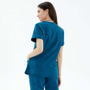 Blusa Médica Yilong con Cuello en V, Bolsillos Amplios, Pantalones Jogger con Cintura Elástica, Color Azul Lago, Transpirable, con Spandex, Comodidad para Profesionales Médicos - Product Image 3