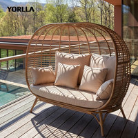 Canapé-lit de luxe pour balcon de resort, en rotin PE naturel, avec auvent et coussin imperméable, personnalisable