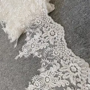 Tela de encaje con borde de lentejuelas para vestido de novia, accesorio decorativo con colores y diseños personalizados