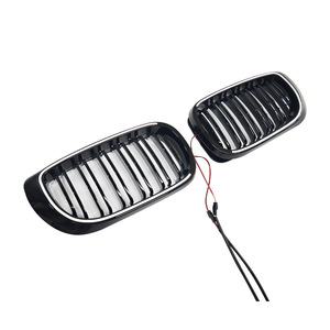 Parrilla iluminada de doble línea para BMW E46 2002-2005, material ABS con clips para versión de 4 puertas - Product Image 3