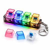 Porte-clés innovant en acrylique à double port avec clavier, LED, fidget spinner et dessin animé imprimé UV pour cadeaux anti-stress, vente en gros OEM