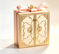 Boîte cadeau de luxe à double porte avec fermeture magnétique, en carton rigide, personnalisable avec logo, emballage aseptique et écologique pour dattes, chocolats et fêtes.