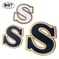 Insigne brodé de vêtements de sport lettres de broderie personnalisées en gros fer sur patchs en tissu pour vêtements