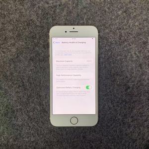 Smartphone <span class=keywords><strong>iPhone</strong></span> <span class=keywords><strong>8</strong></span> <span class=keywords><strong>Gold</strong></span> Originali Usati all'Ingrosso a Basso Prezzo - Product Image 3