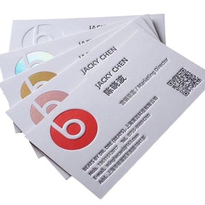 นามบัตรธุรกิจสีดำขอบทองแบบกำหนดเอง ดีไซน์นูน-เว้า ปั๊มร้อน กระดาษเคลือบหนาคุณภาพสูงสำหรับการพิมพ์ - Product Image 2