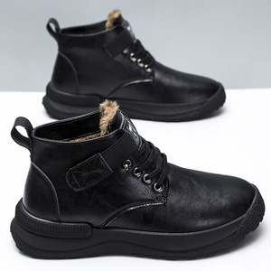 Botas de nieve de invierno para hombre, calzado de algodón para hombre, zapatos casuales de cuero y algodón con forro de terciopelo y cuero engrosado. - Product Image 3