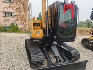 Excavadora Mini Usada al por Mayor Sany SY75C de 7.5 Toneladas |   Para Granja y Jardín |   Envío Global de Alta Gama - Product Image 3